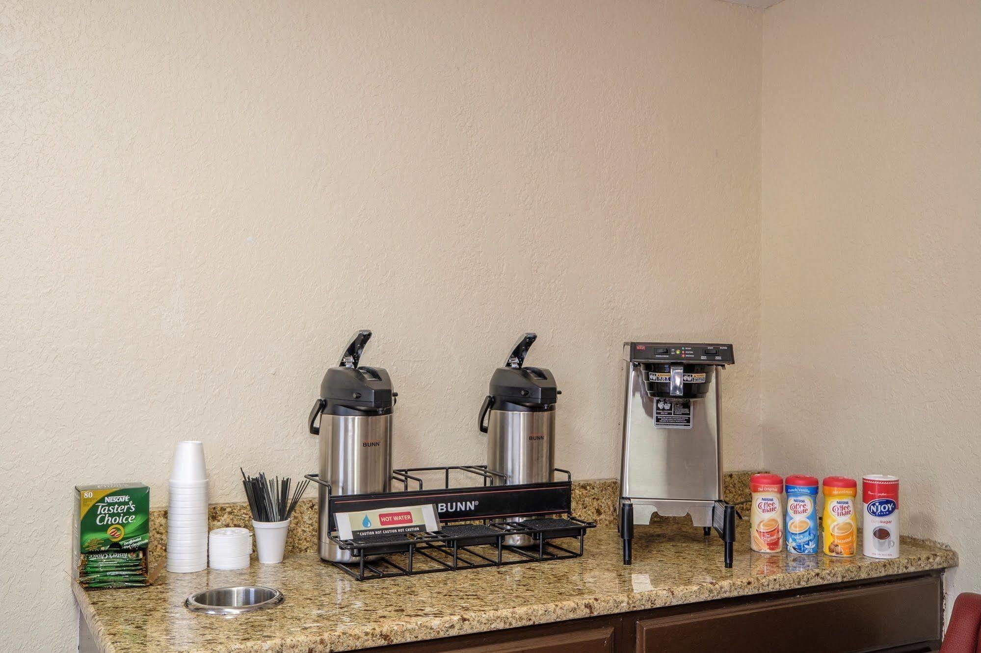 Red Roof Inn Jacksonville - Cruise Port Εξωτερικό φωτογραφία